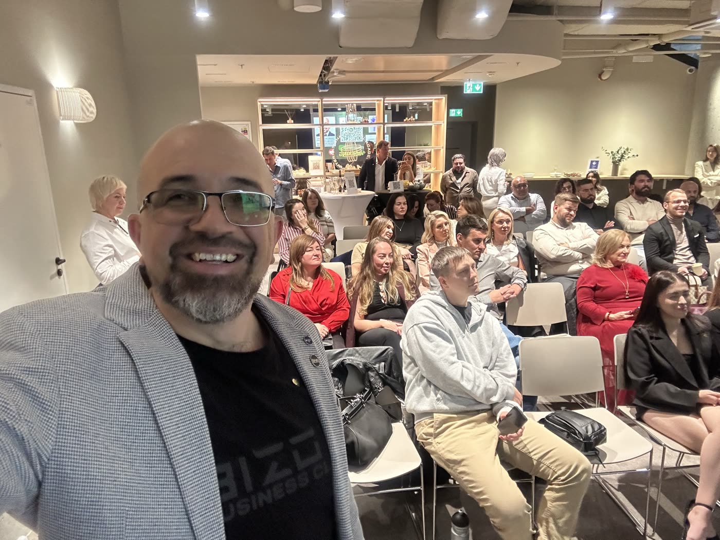 Виталий Задорожний, организатор Big Networking, в зале